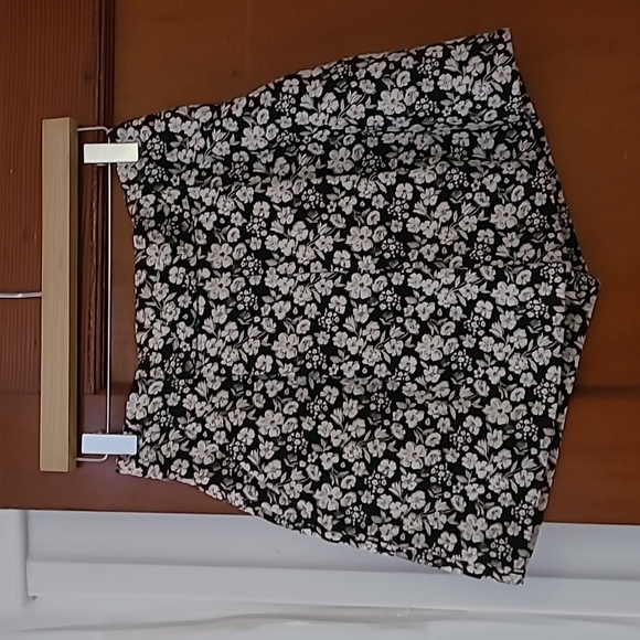 Zara Brocade Shorts - Picture 2 of 5